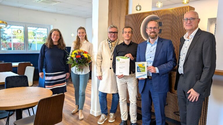 EVOSYS erhält eine Urkunde für die Teilnahme am Bayerischen Umwelt- und Klimapakt